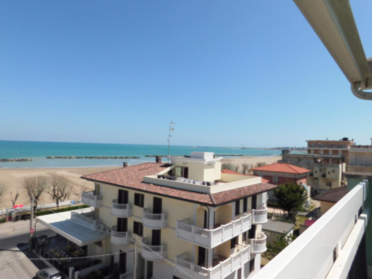 Hotel Dolores Rimini Eksteriør bilde