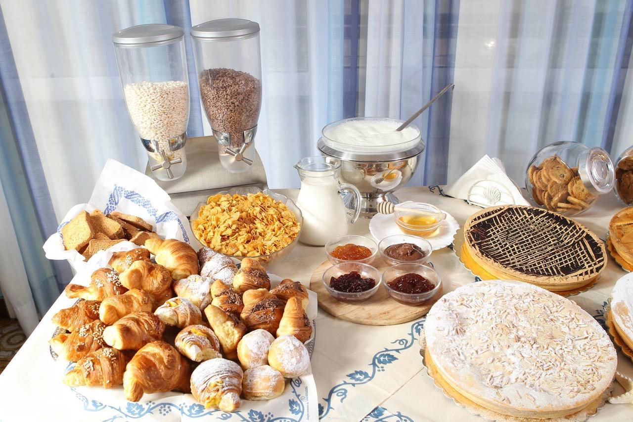 Hotel Dolores Rimini Eksteriør bilde