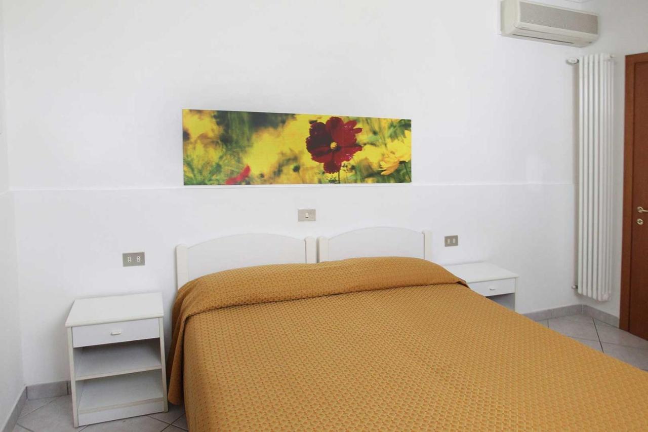 Hotel Dolores Rimini Eksteriør bilde