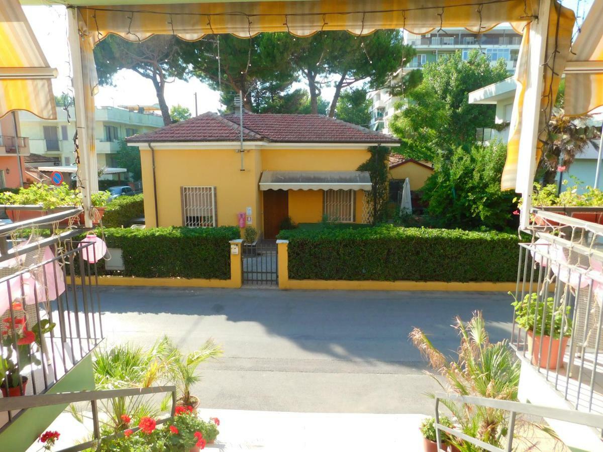 Hotel Dolores Rimini Eksteriør bilde