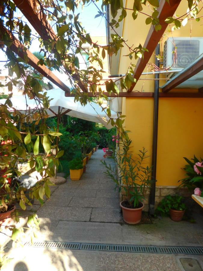 Hotel Dolores Rimini Eksteriør bilde